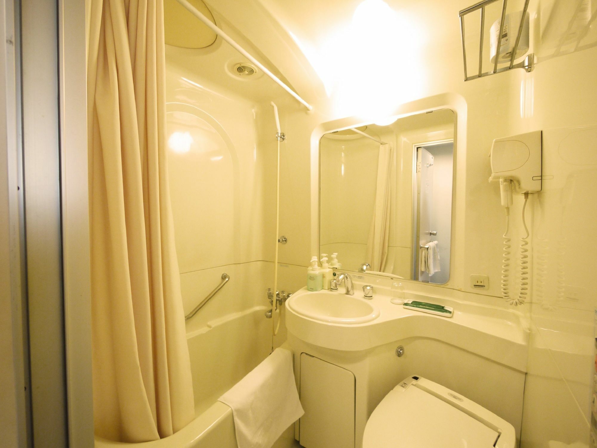 Hotel Route-Inn Kitakyushu-Wakamatsu Ekihigashi Ngoại thất bức ảnh
