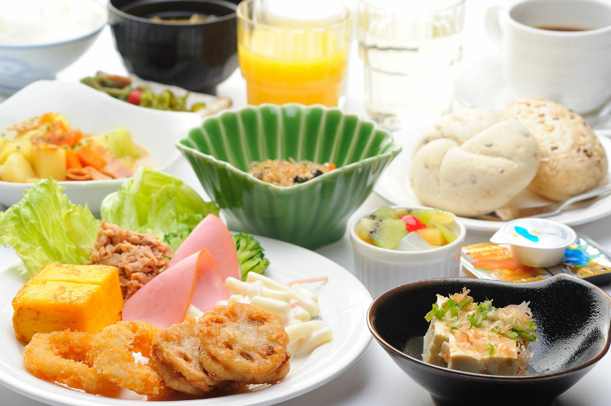 Hotel Route-Inn Kitakyushu-Wakamatsu Ekihigashi Ngoại thất bức ảnh